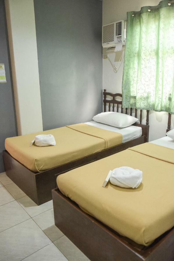 Tiptop Tower Suite Inn Dumaguete City Chambre photo